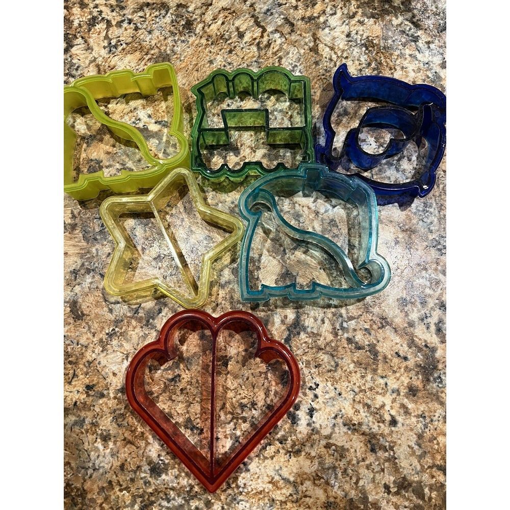 Lot of 6 sandwich cutters dinosaur, star, train, Heart, and dolphin